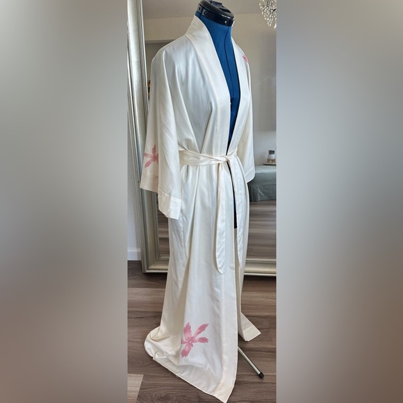 Vintage Merrill Leighton Studio City, Ca Floral Ivory Kimono Robe OS - Picture 1 of 16